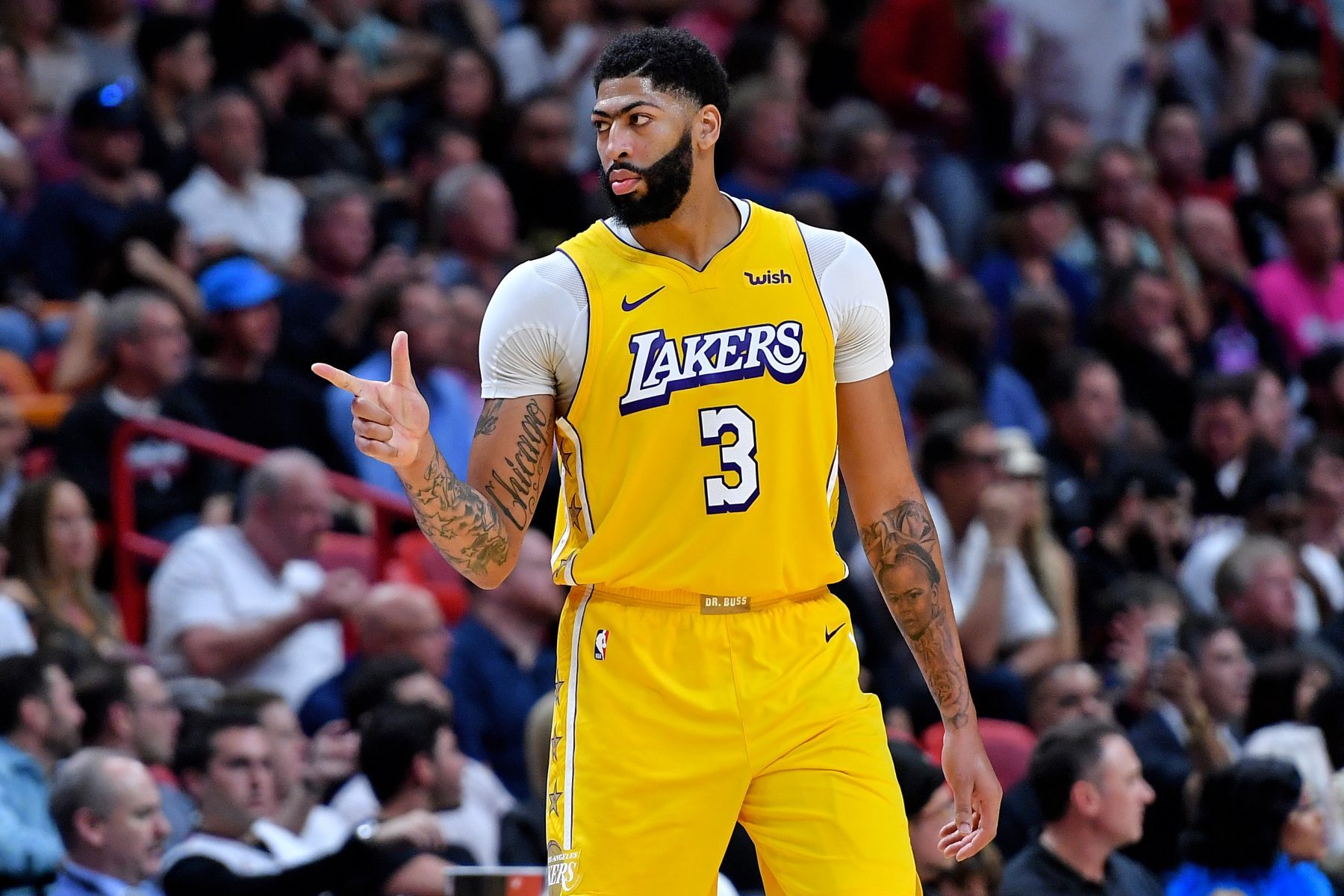 Report: Anthony Davis Decides Not to Put Social Justice Message on ...