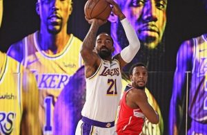 J.R. Smith Lakers