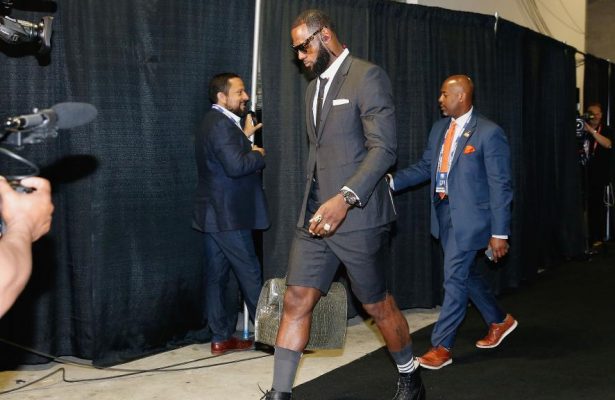 Former MLB Champion Blasts LeBron James for Supposedly Dressing Like a ...