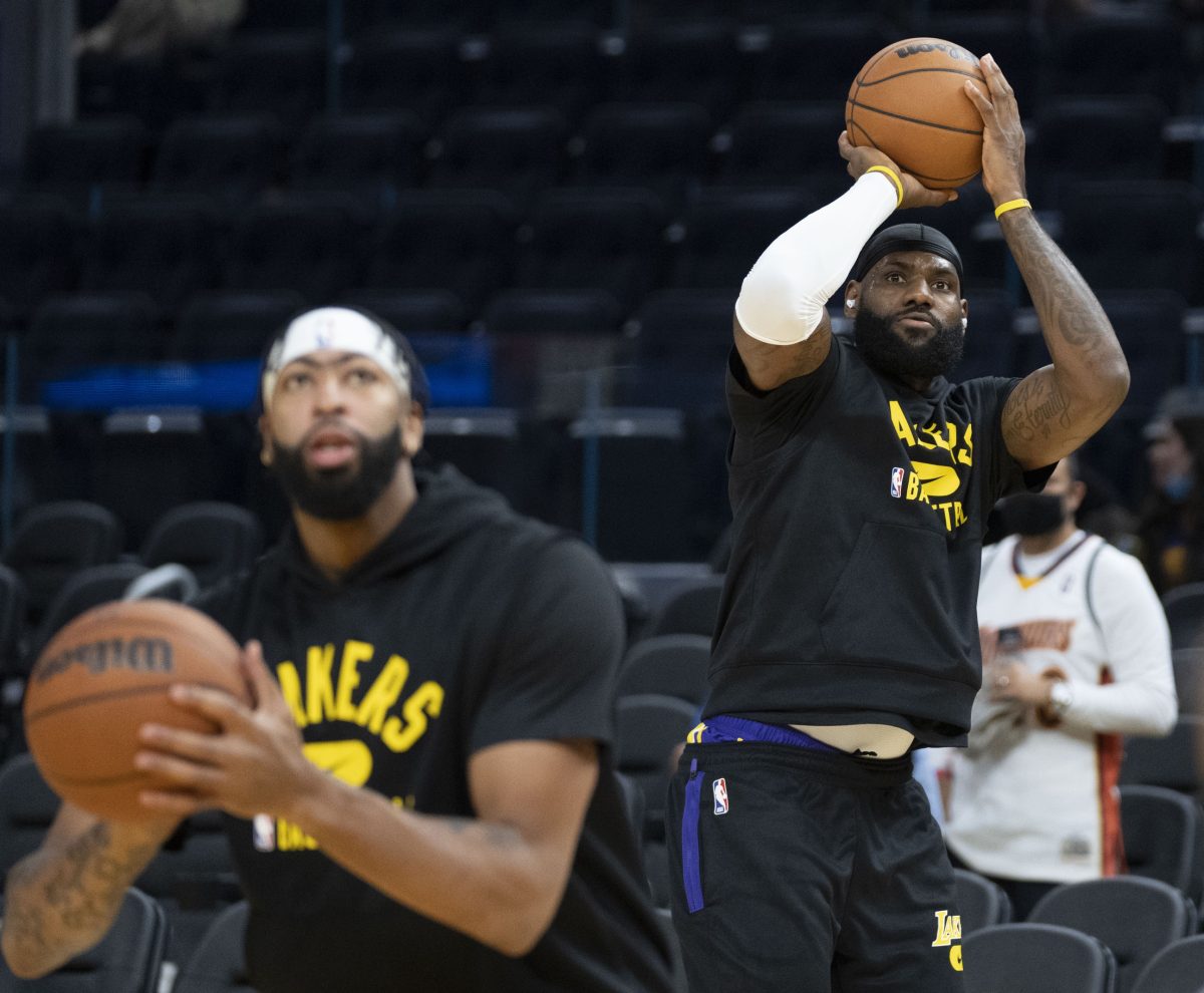 Report: Lakers minicamp update signals team will open season with current roster