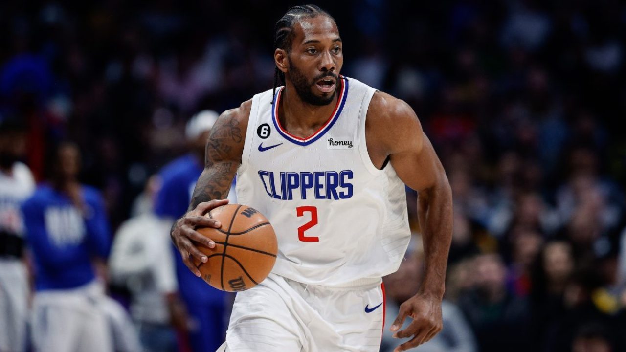 LA Clippers Re-Sign Injured Superstar Kawhi Leonard