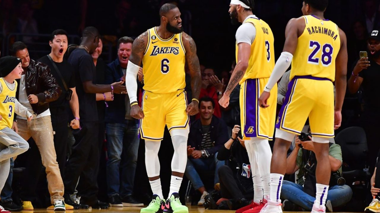 LeBron James' text message to his Lakers teammates: Game 4 was a 'must-win'  – Orange County Register