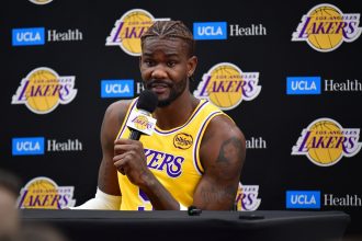 Deandre Ayton Lakers