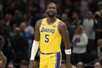 Deandre Ayton Lakers